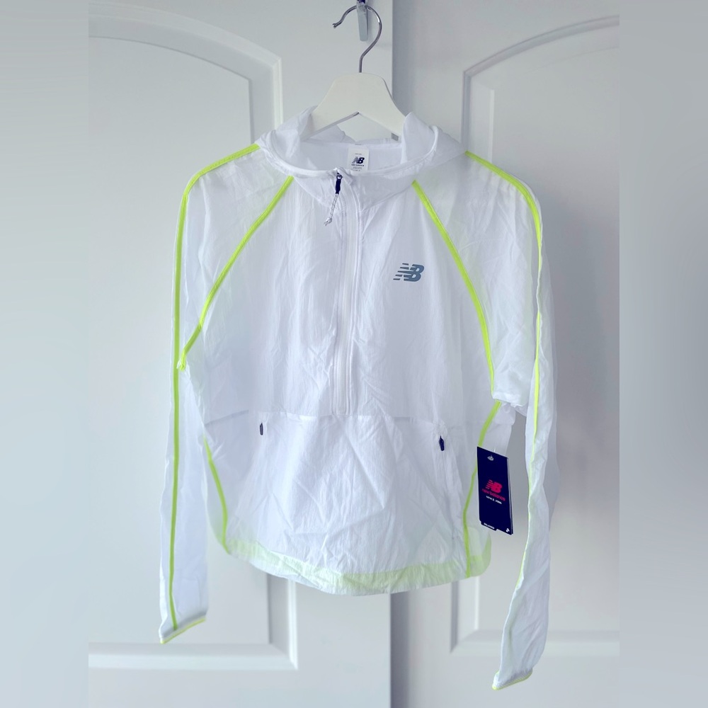 NWT! New Balance Hooded Lightweight Windbreaker Jacket White Neon Zip Pockets M